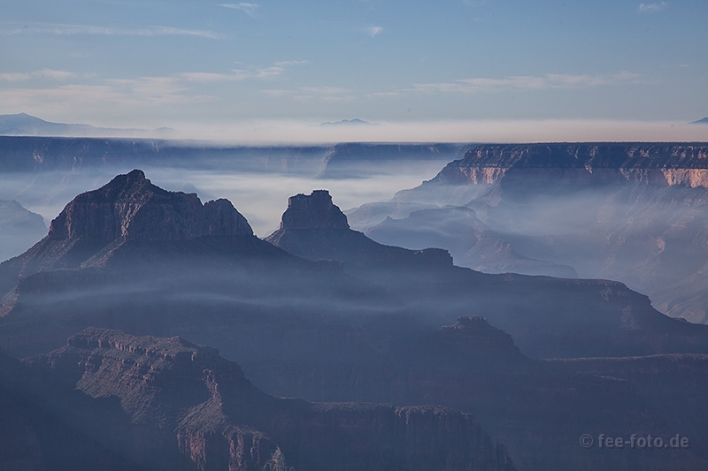 Der Nebel verhüllt die gewaltigen Ausmaße